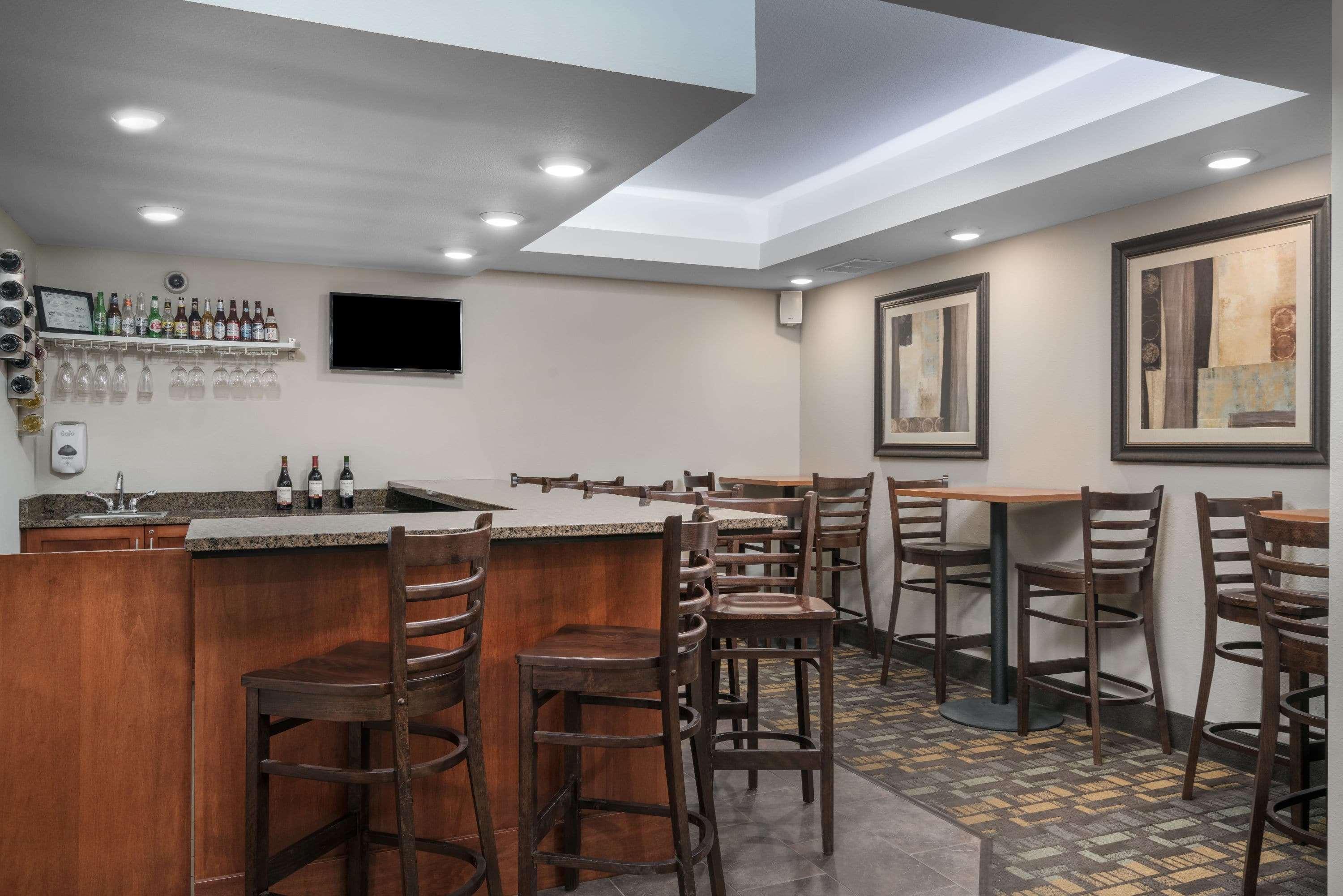 Americinn By Wyndham Hartford Sd Екстериор снимка
