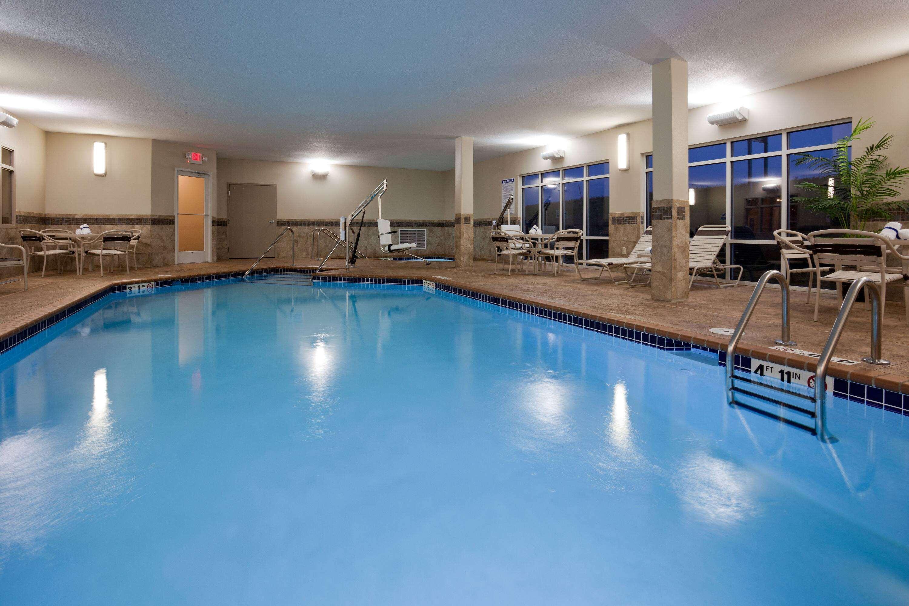 Americinn By Wyndham Hartford Sd Екстериор снимка