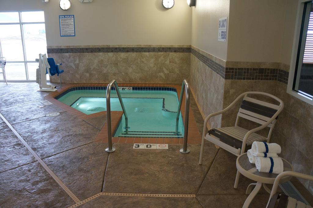 Americinn By Wyndham Hartford Sd Екстериор снимка