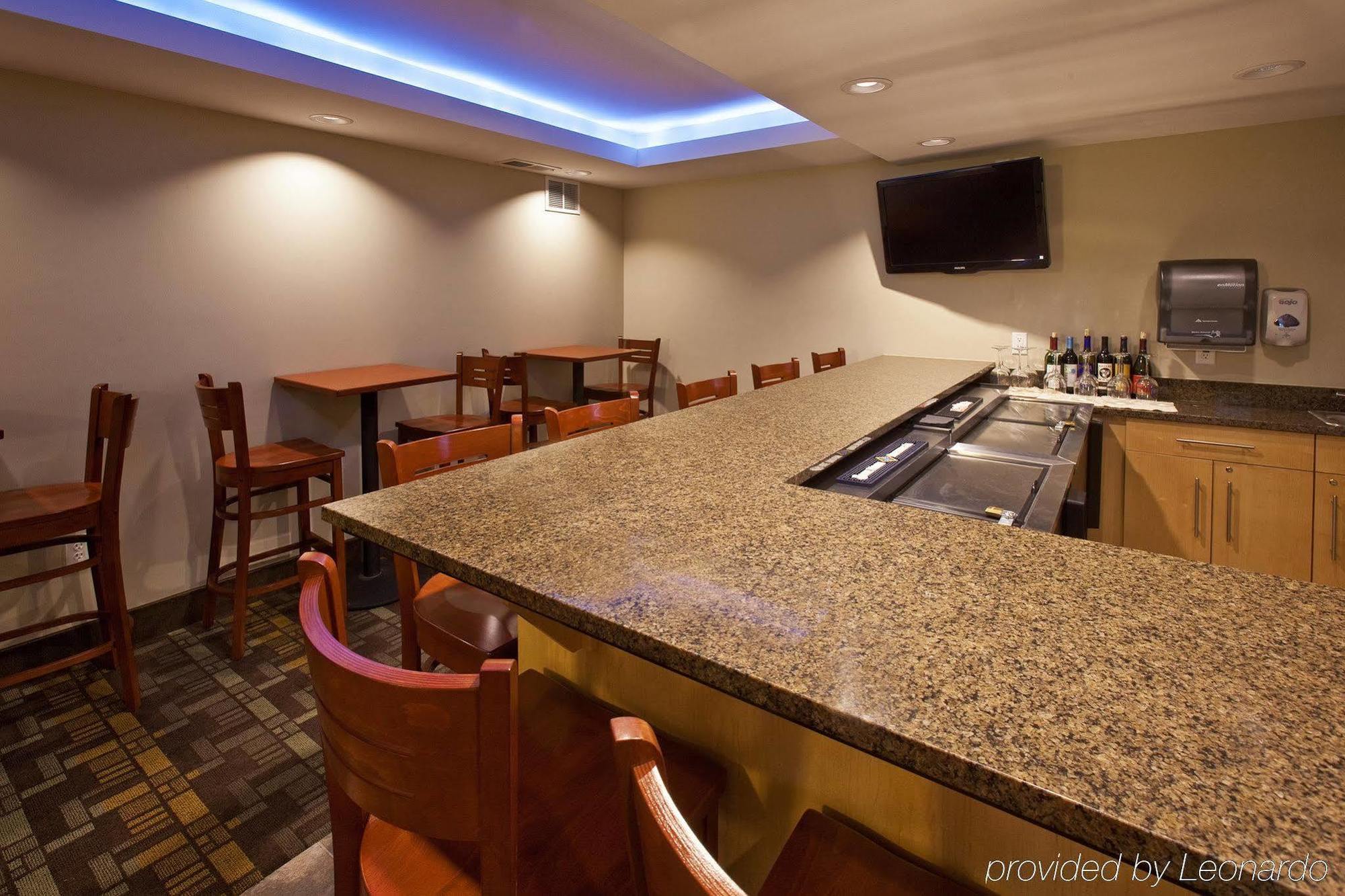 Americinn By Wyndham Hartford Sd Екстериор снимка