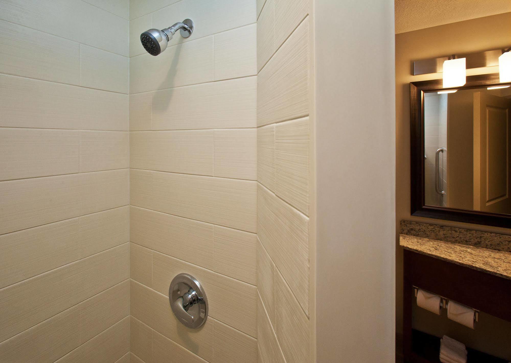 Americinn By Wyndham Hartford Sd Екстериор снимка