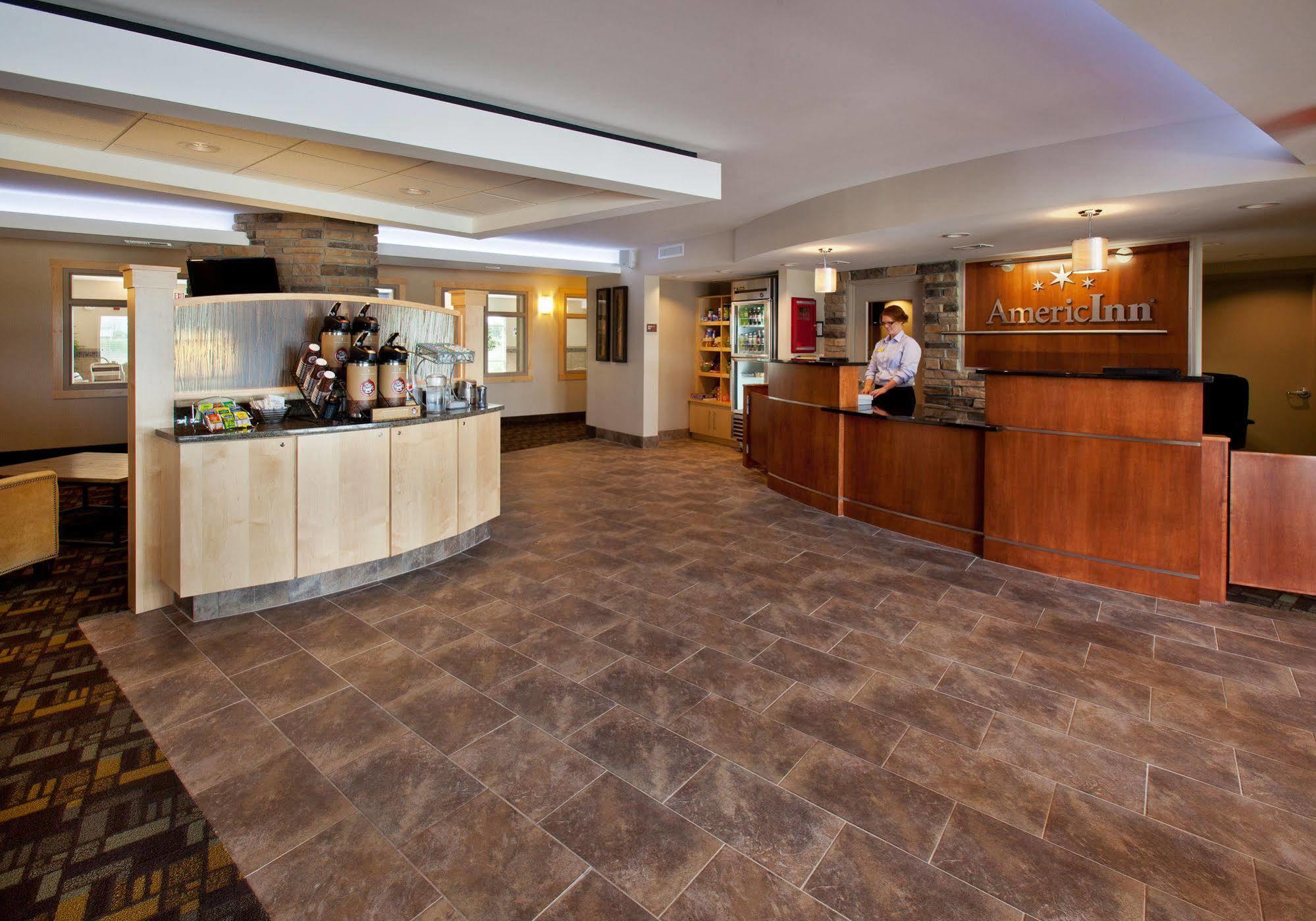 Americinn By Wyndham Hartford Sd Екстериор снимка