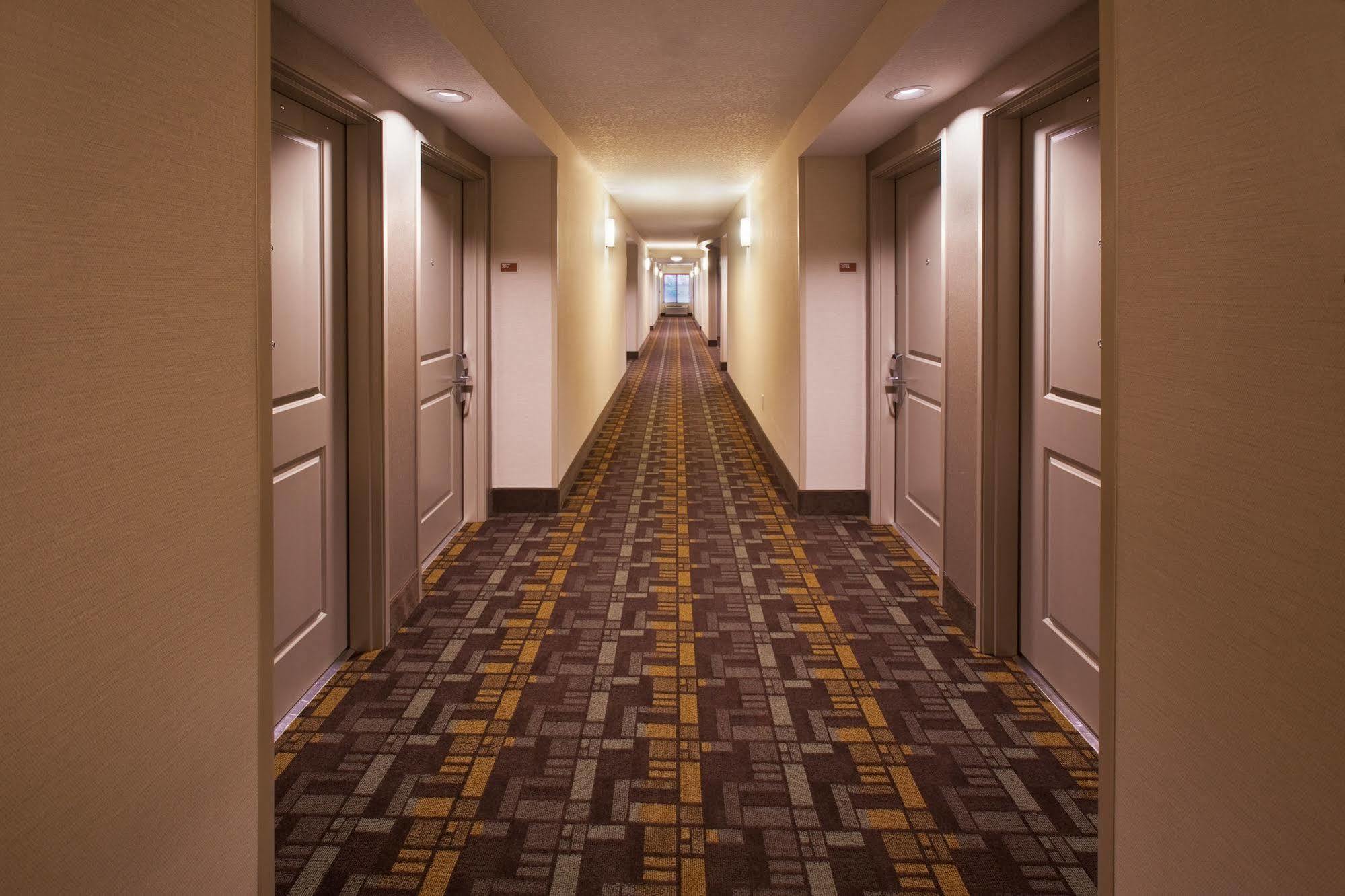 Americinn By Wyndham Hartford Sd Екстериор снимка